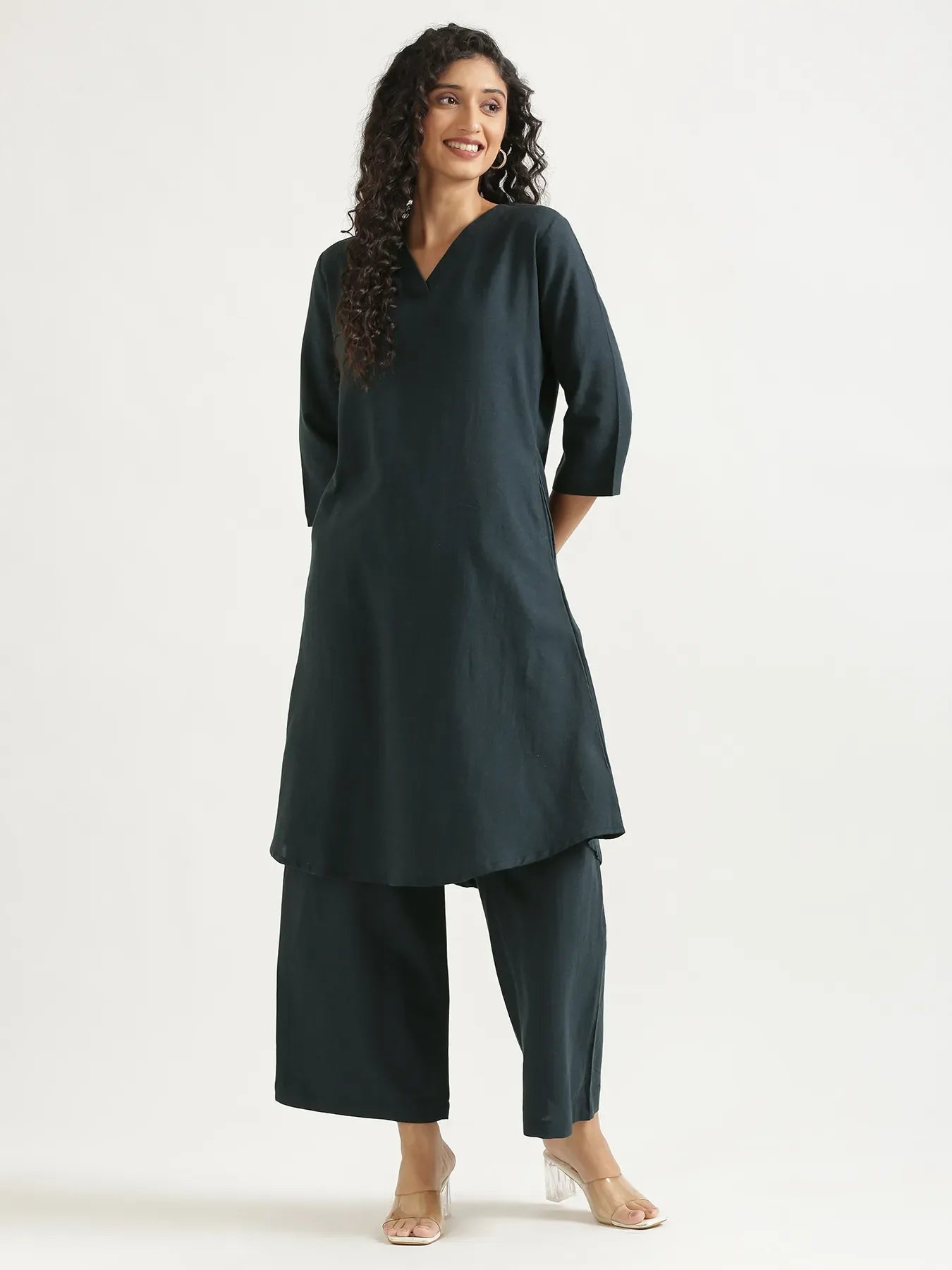Women Navy Blue Flowy Linen Kurta Set