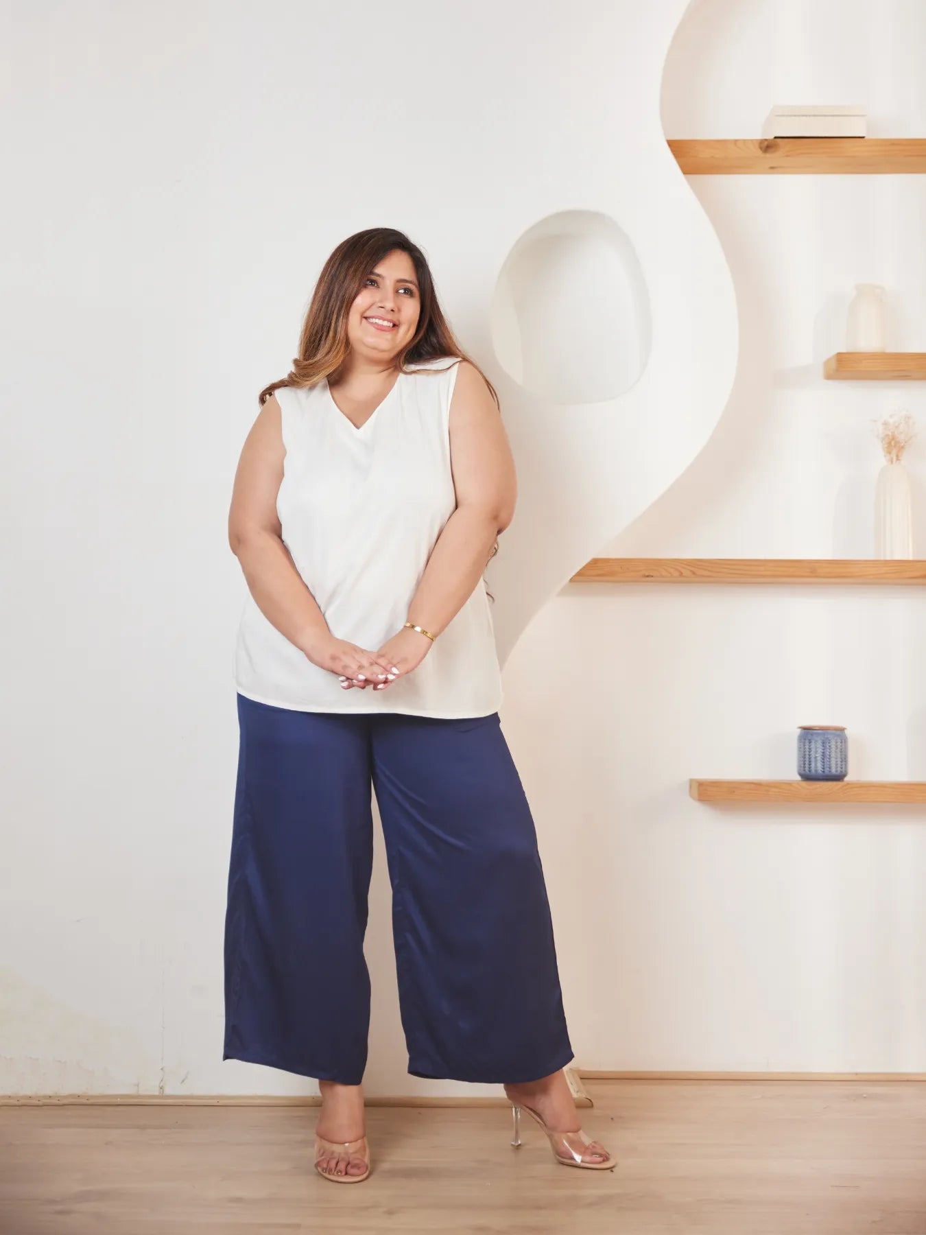 Women Plus Size White V-Neck Sleeveless Top