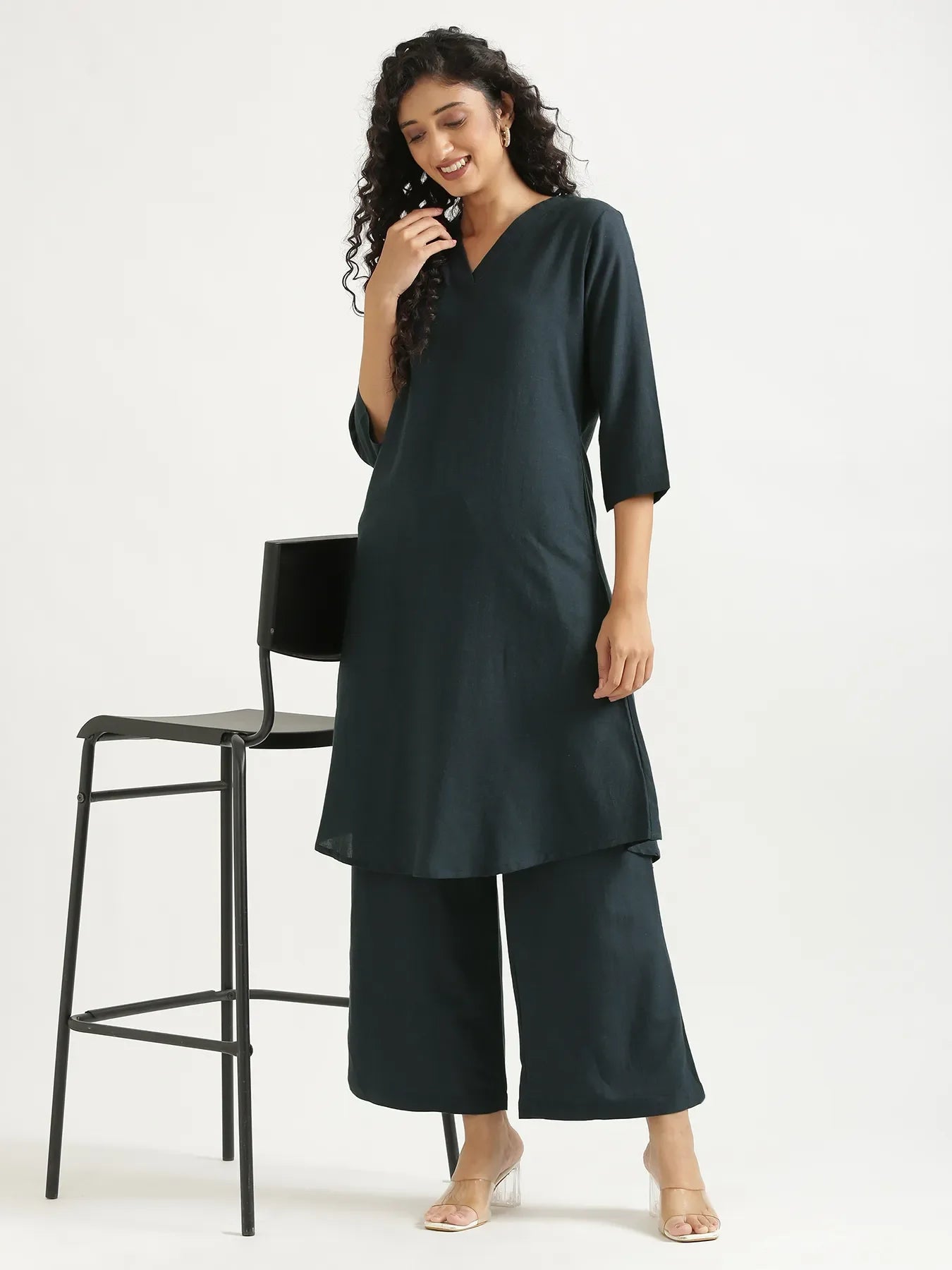 Women Navy Blue Flowy Linen Kurta Set