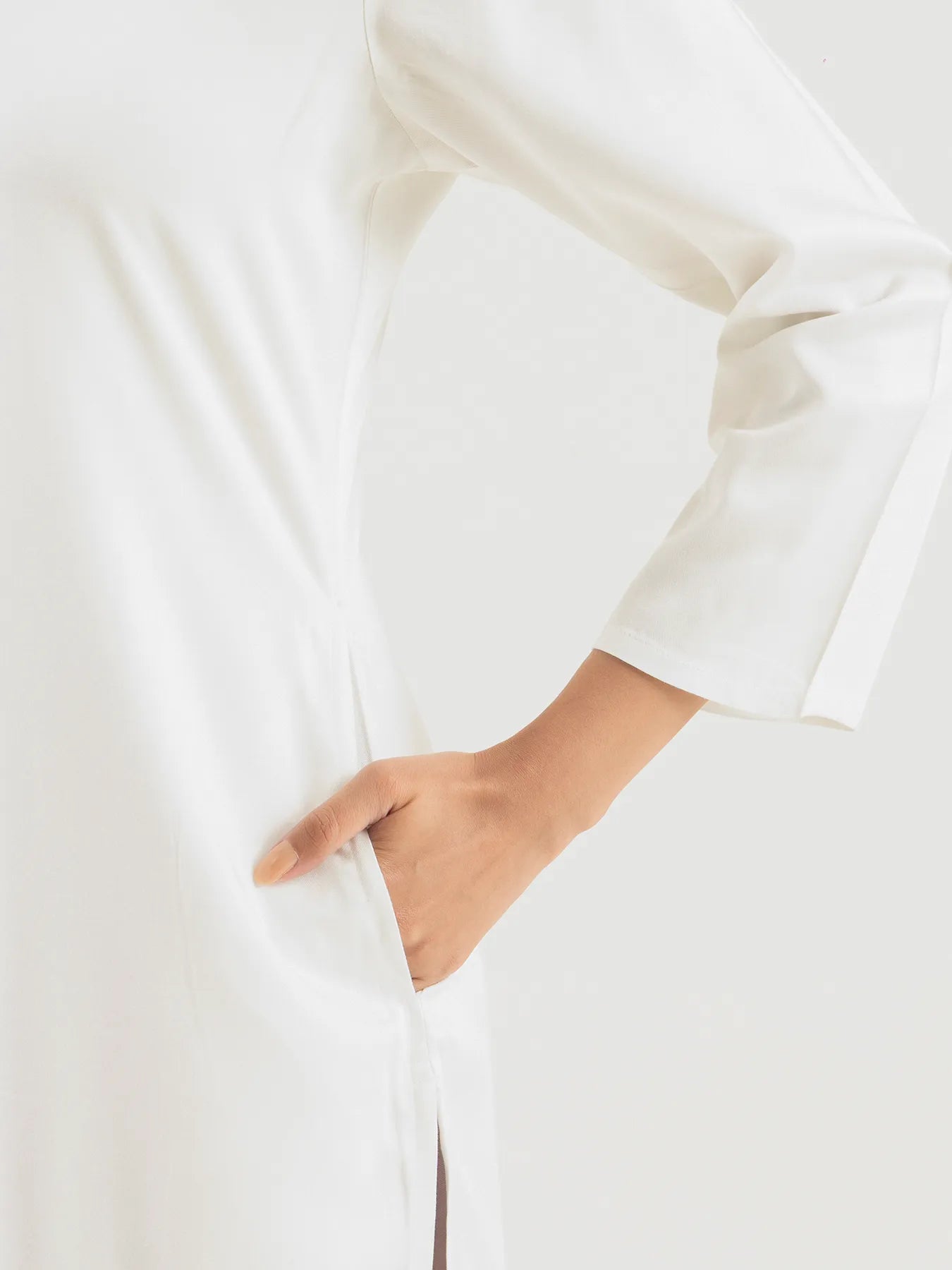 Women White Flowy Straight Long Kurta