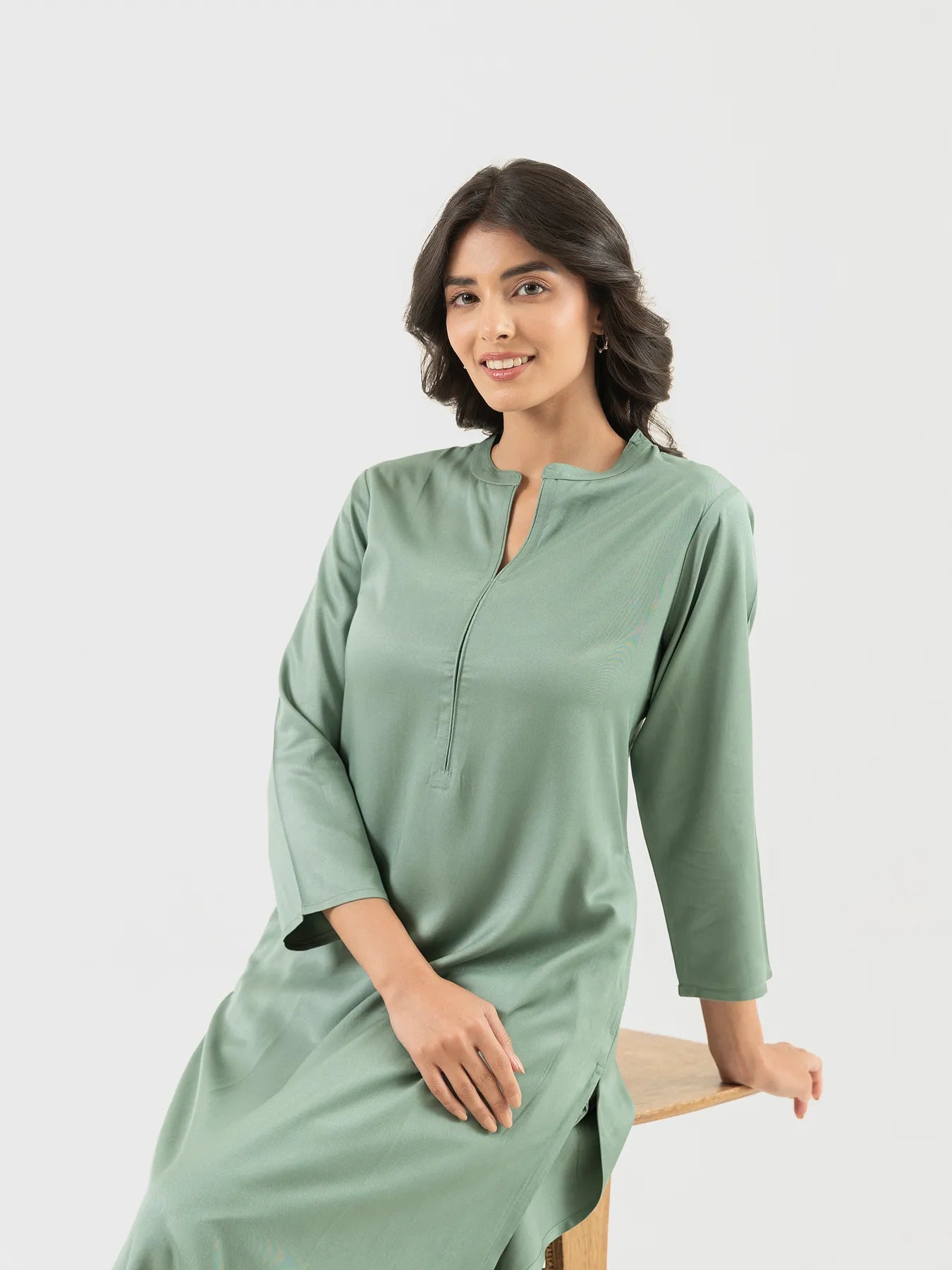 Women Jade Flowy Straight Long Kurta