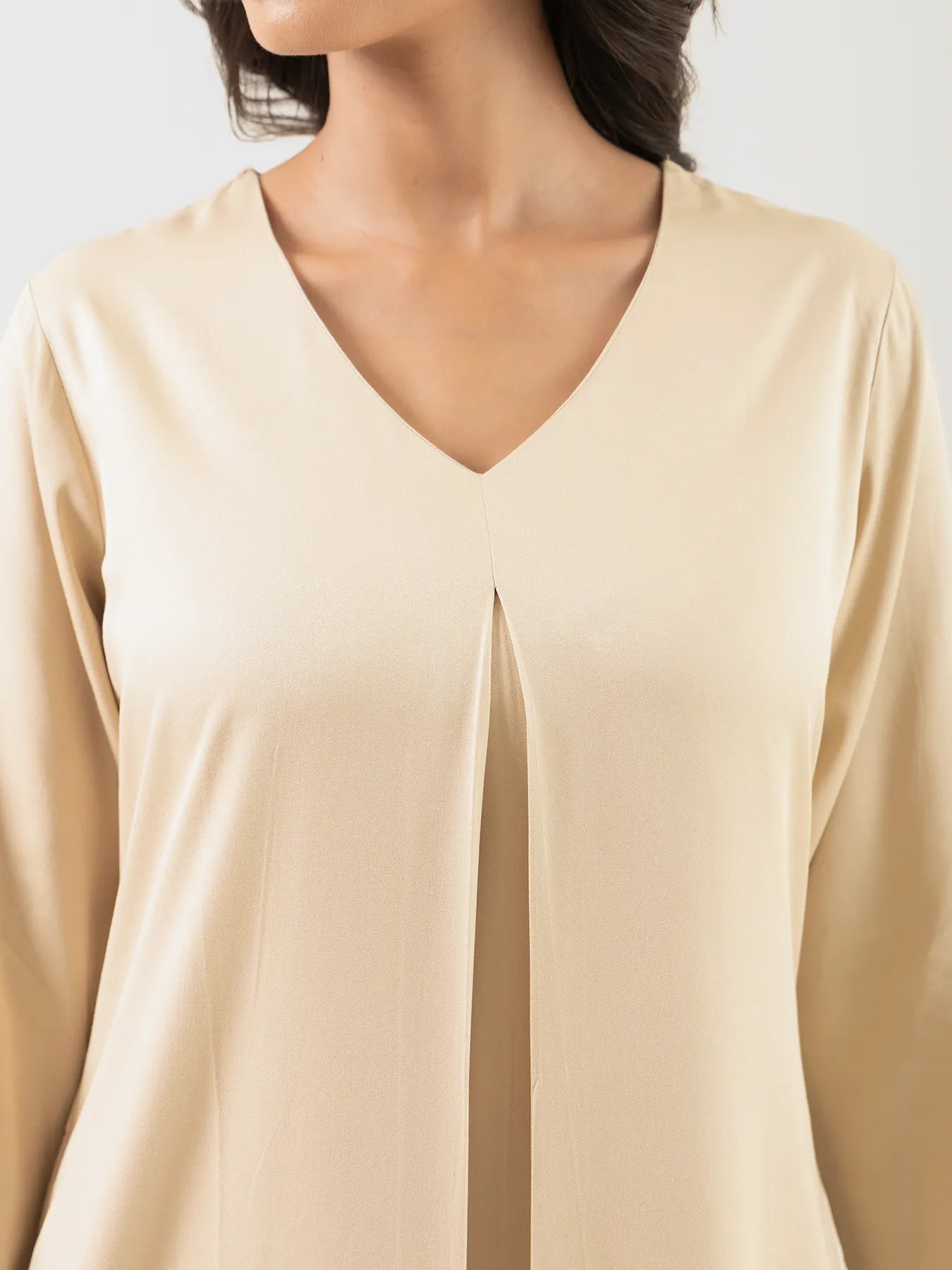 Women Beige Flowy Pleated Kurta