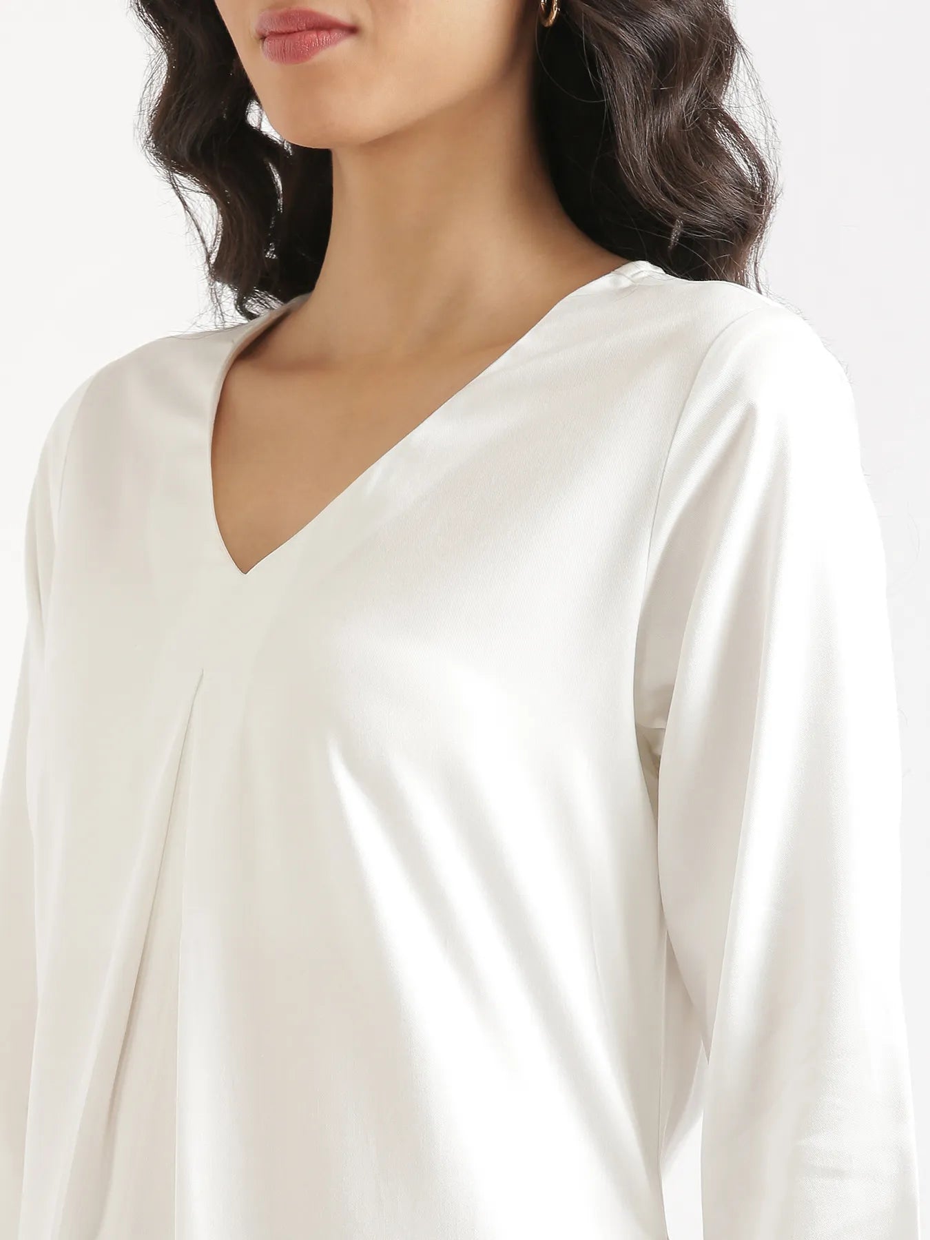 Women White Flowy Pleated Kurta
