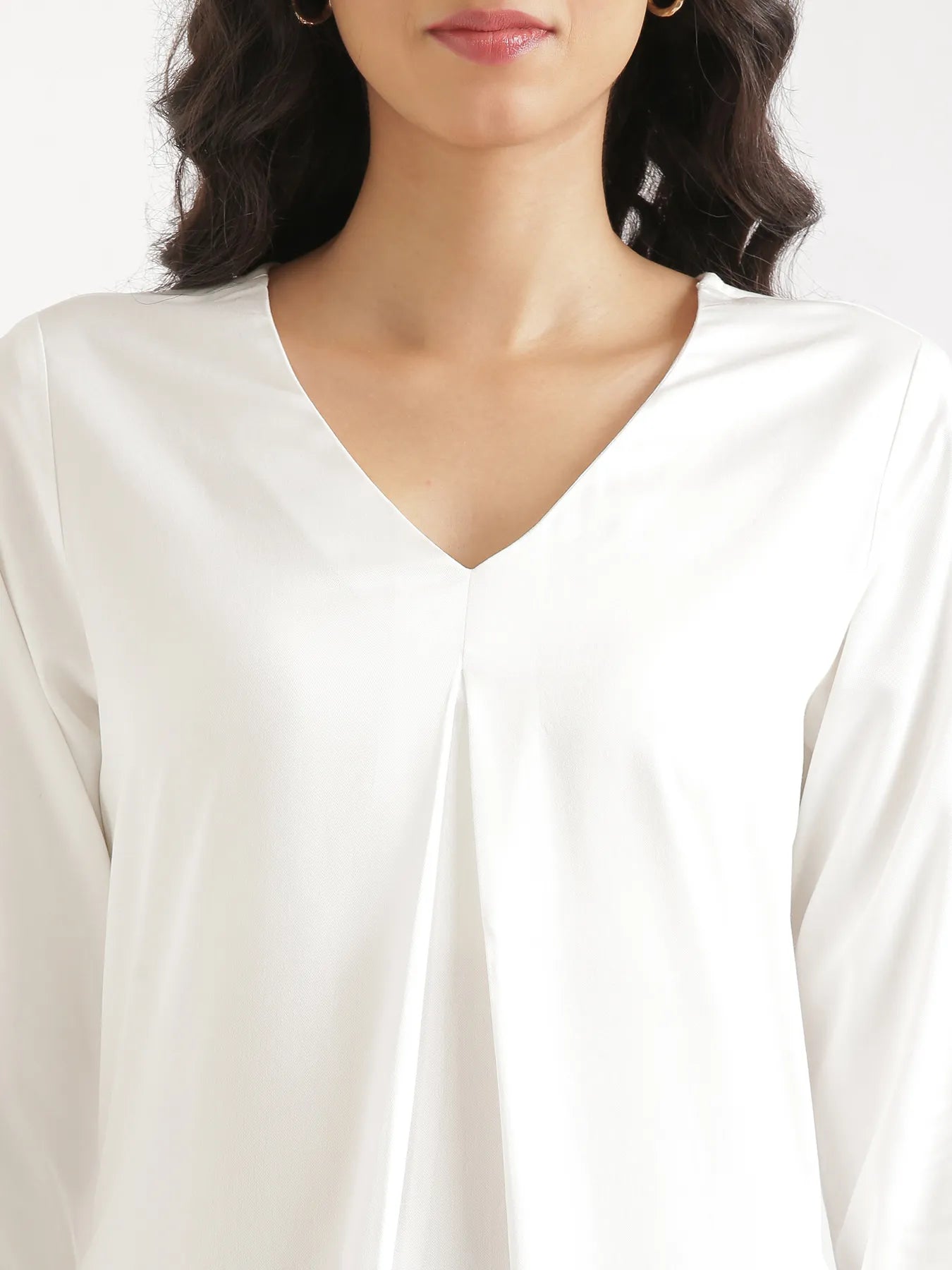 Women White Flowy Pleated Kurta