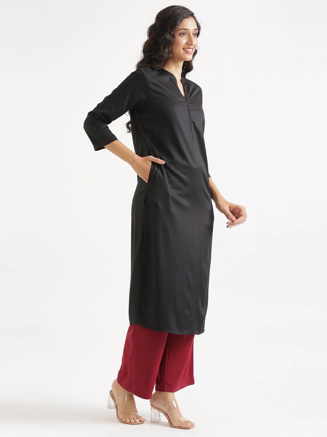 Women Black Flowy Straight Long Kurta