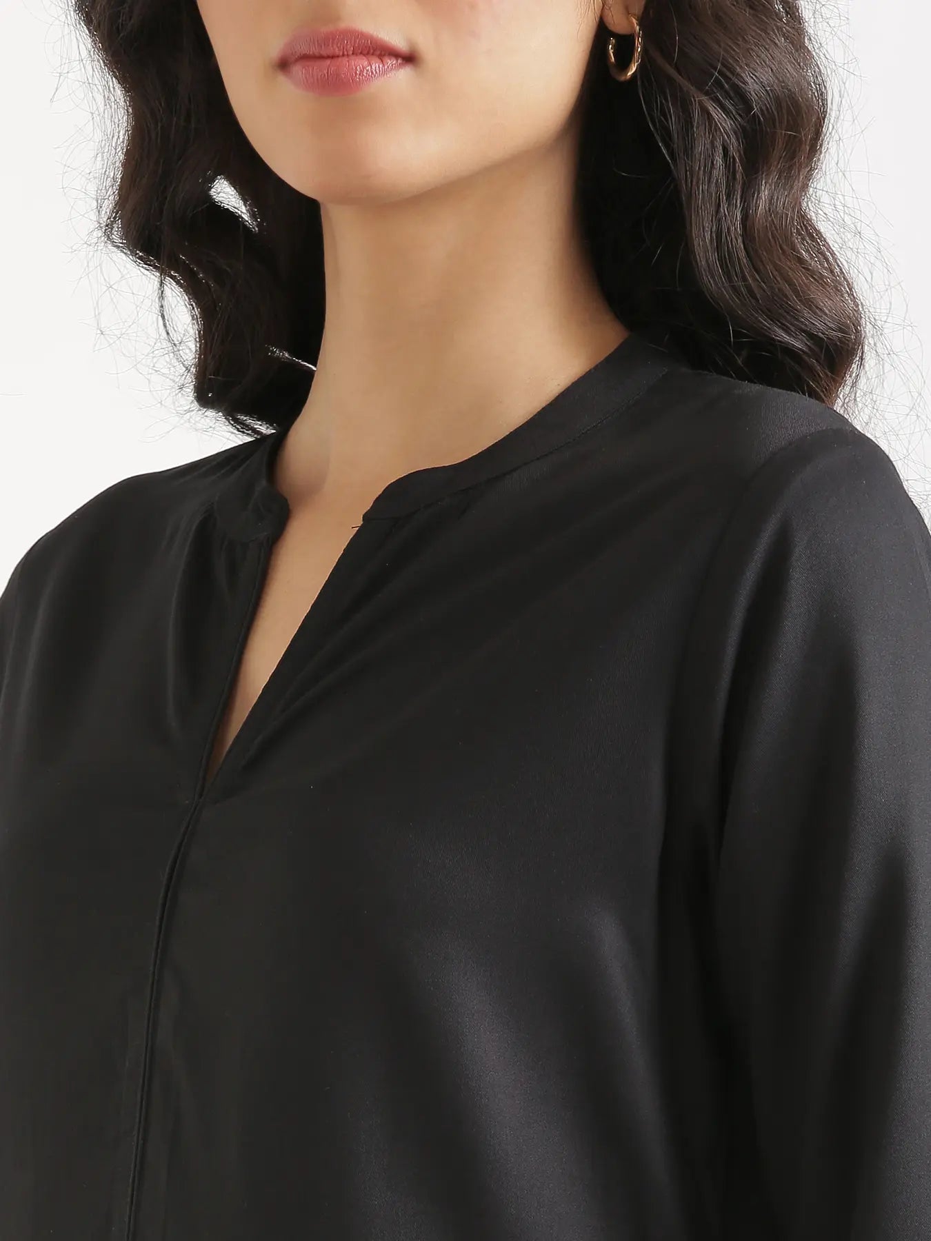Women Black Flowy Straight Long Kurta