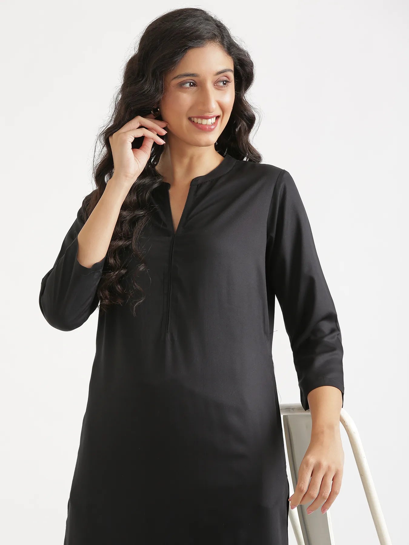 Women Black Flowy Straight Long Kurta