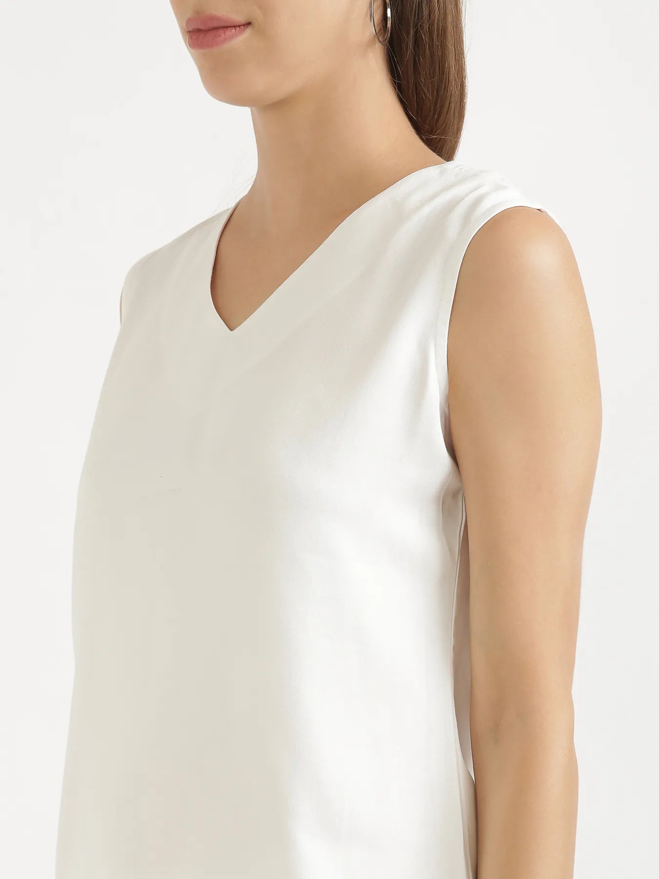 Women White V-Neck Sleeveless Top