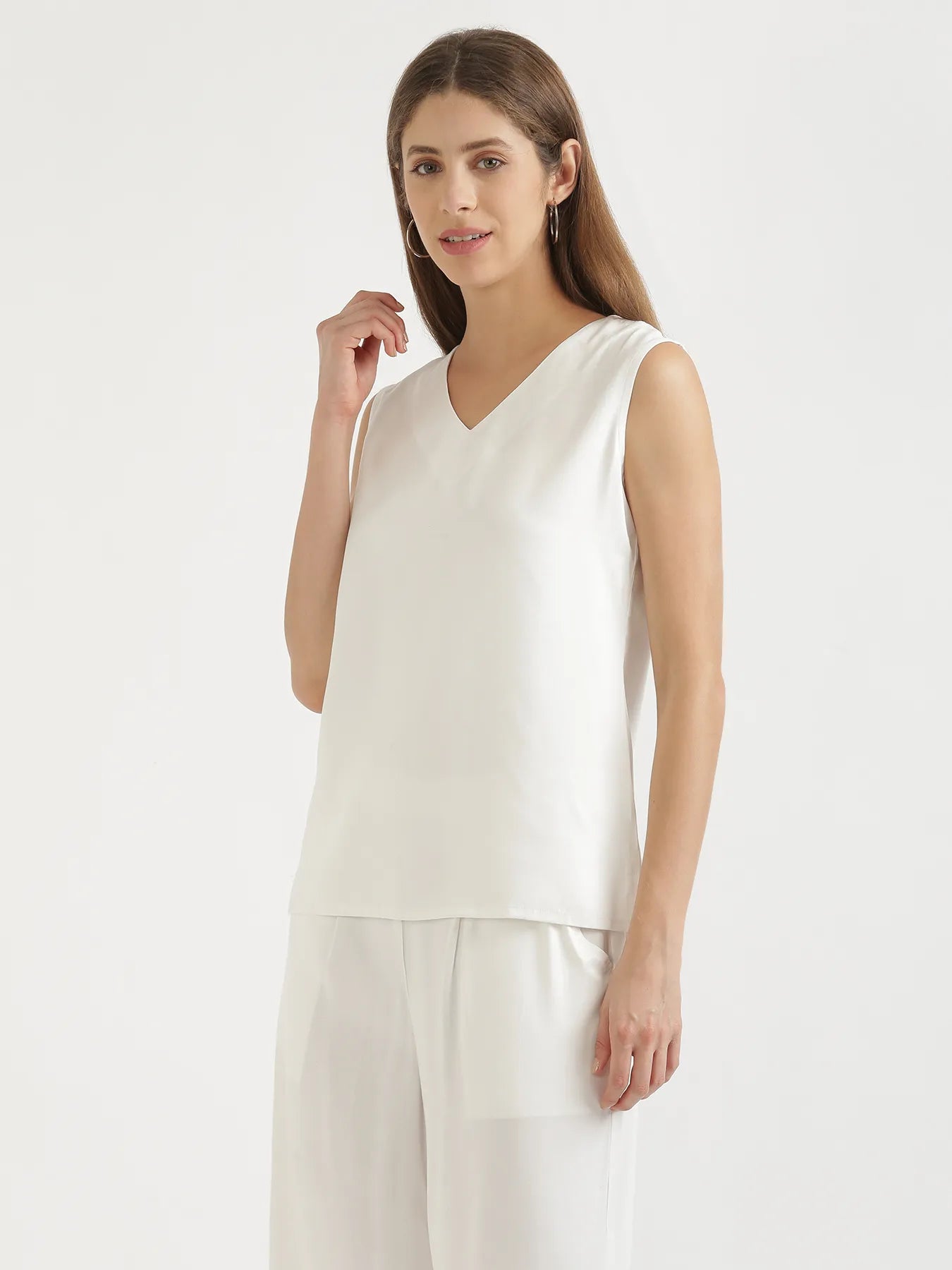 Women White V-Neck Sleeveless Top
