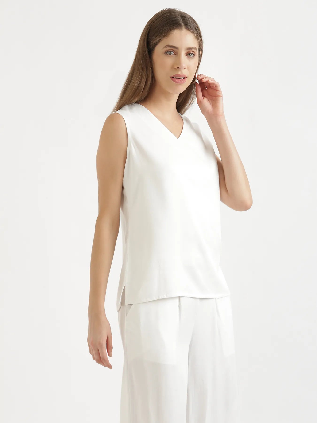 Women White V-Neck Sleeveless Top