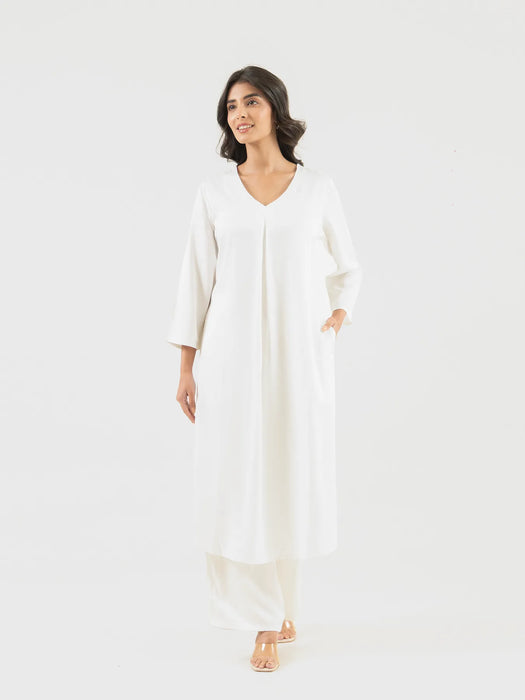 Women White Flowy Pleated Kurta
