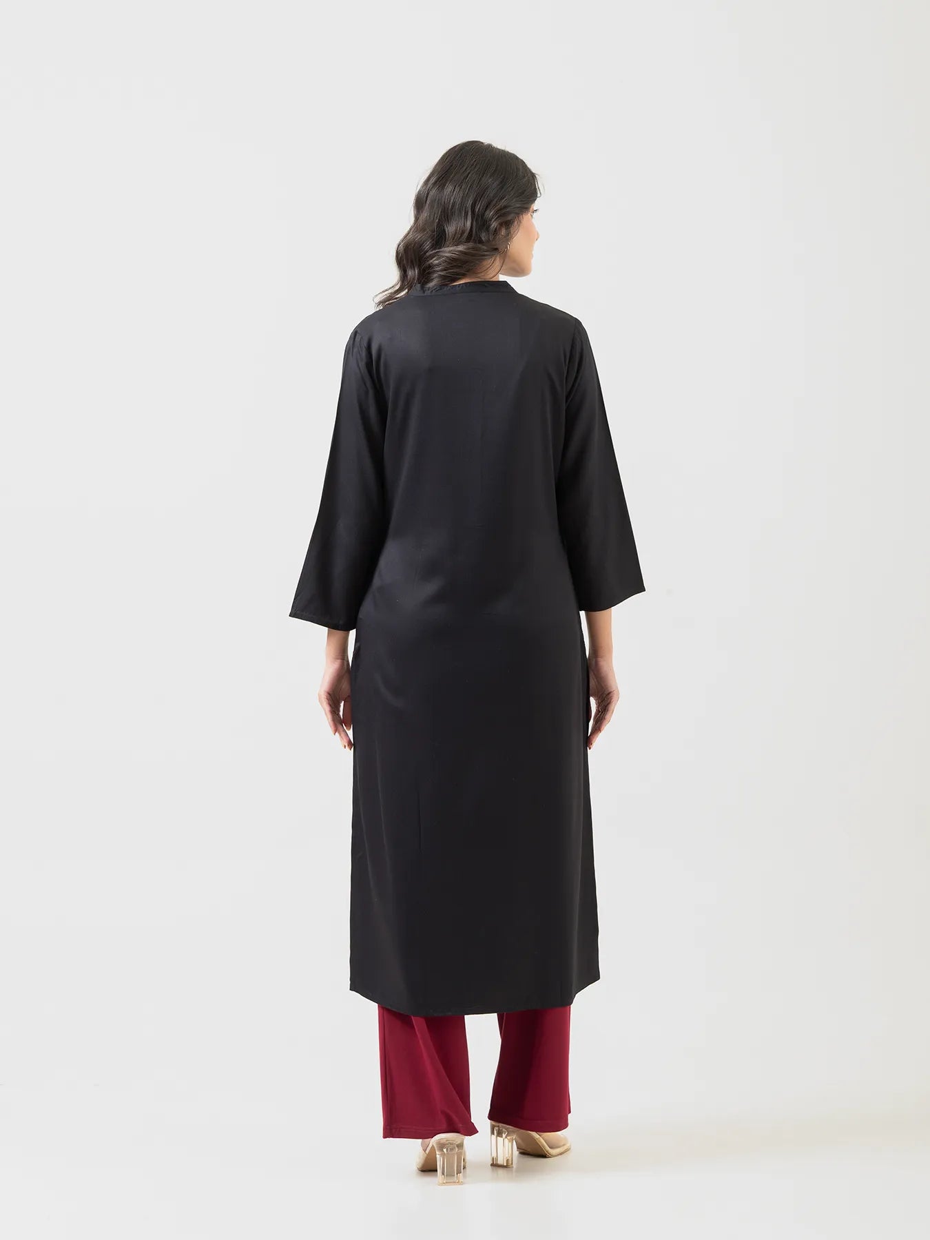Women Black Flowy Straight Long Kurta