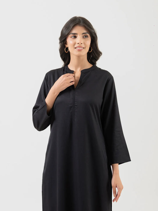 Women Black Flowy Straight Long Kurta
