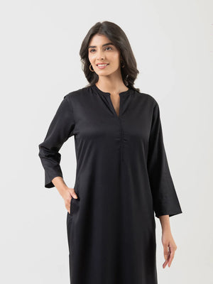 Women Black Flowy Straight Long Kurta
