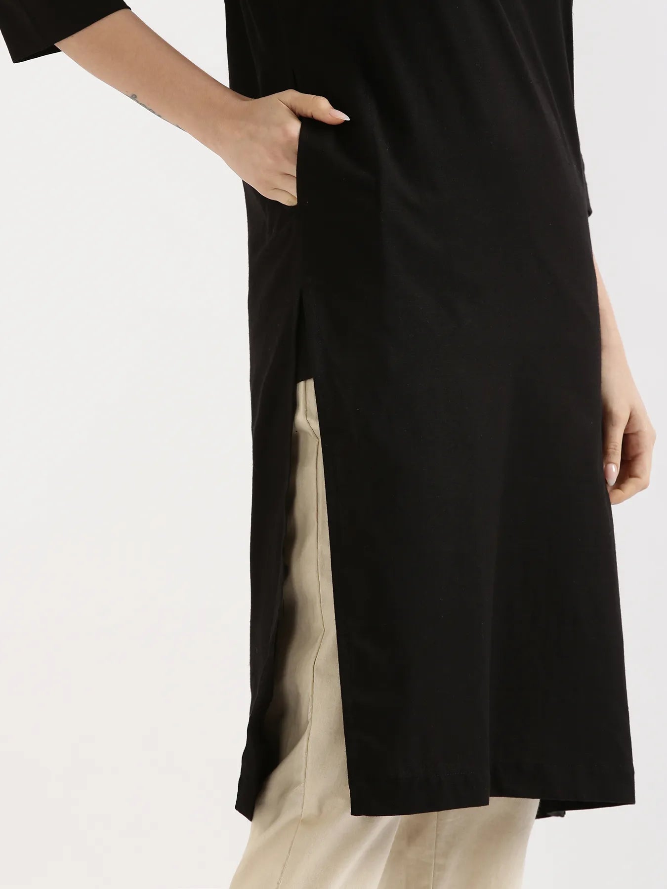 Women Black Airy Linen Long Kurta