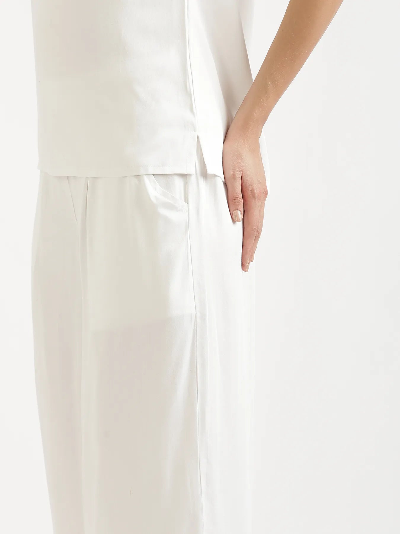 Women White V-Neck Sleeveless Top