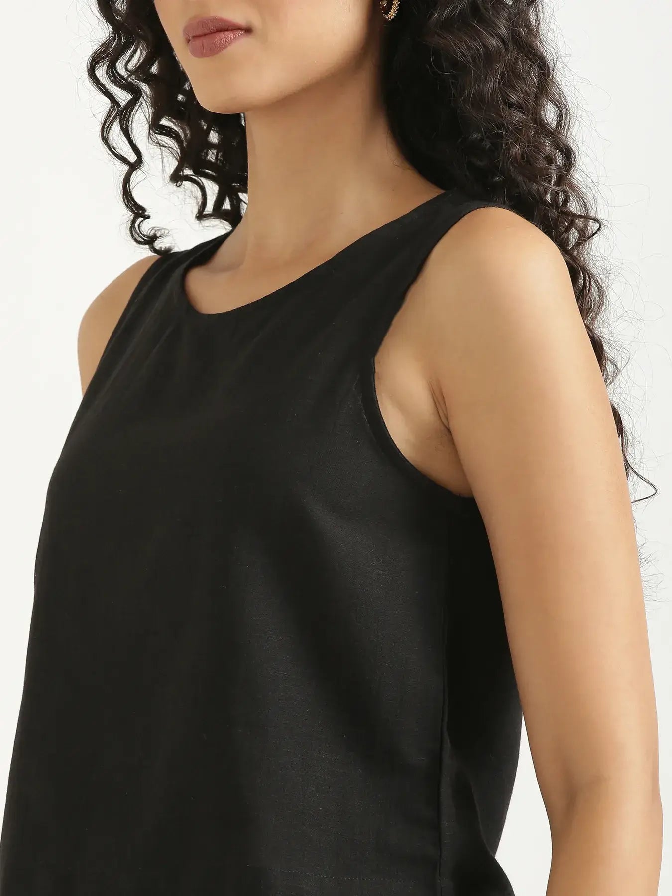 Women Black Flowy Linen Crop Top