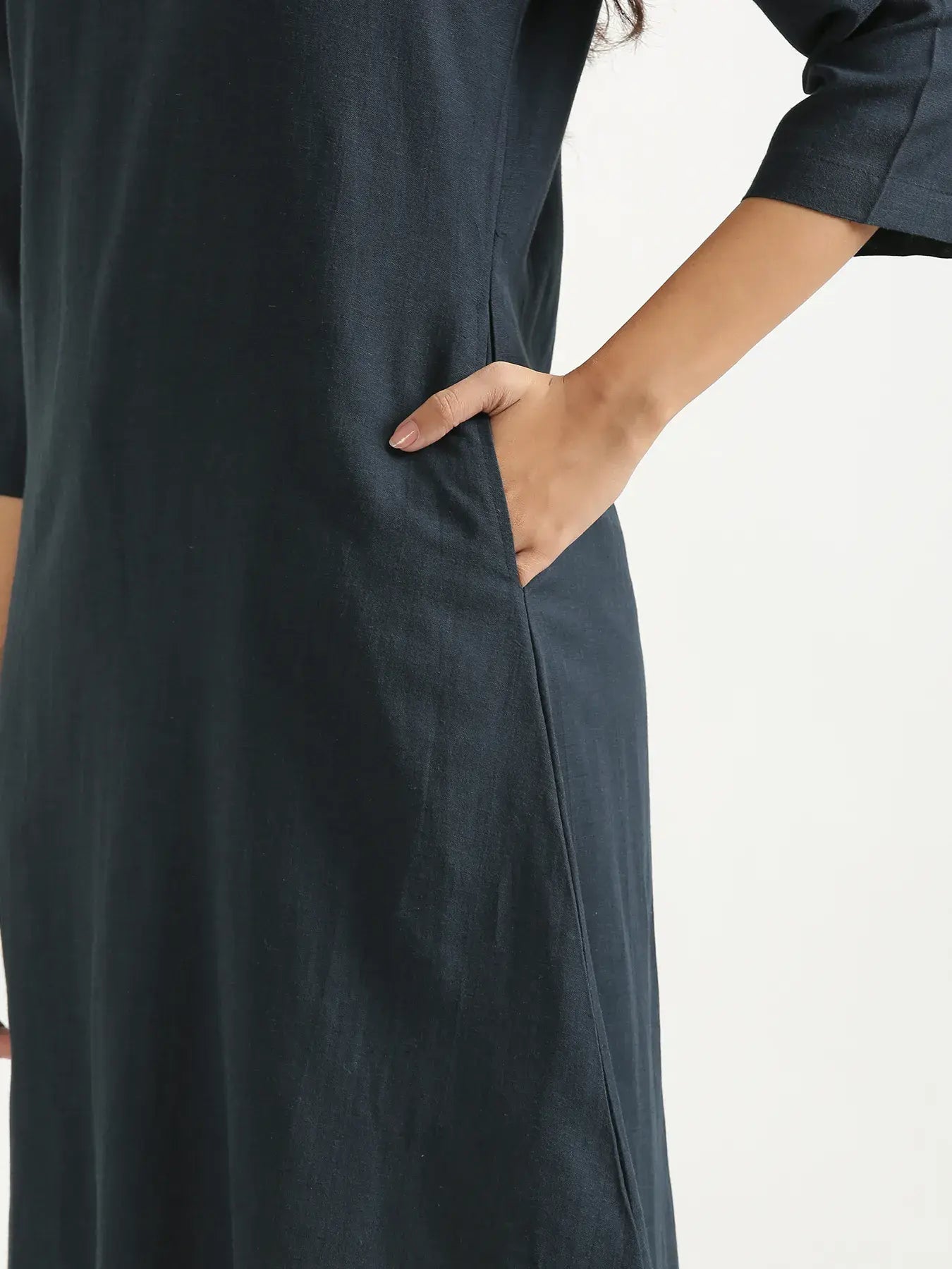 Women Navy Blue Flowy Linen Kurta Set