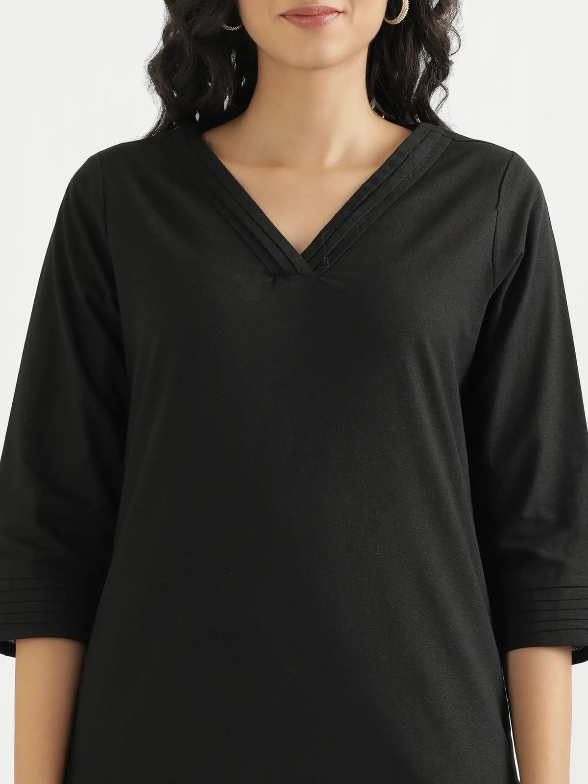 Women Black Airy Linen V-Neck Long Kurta