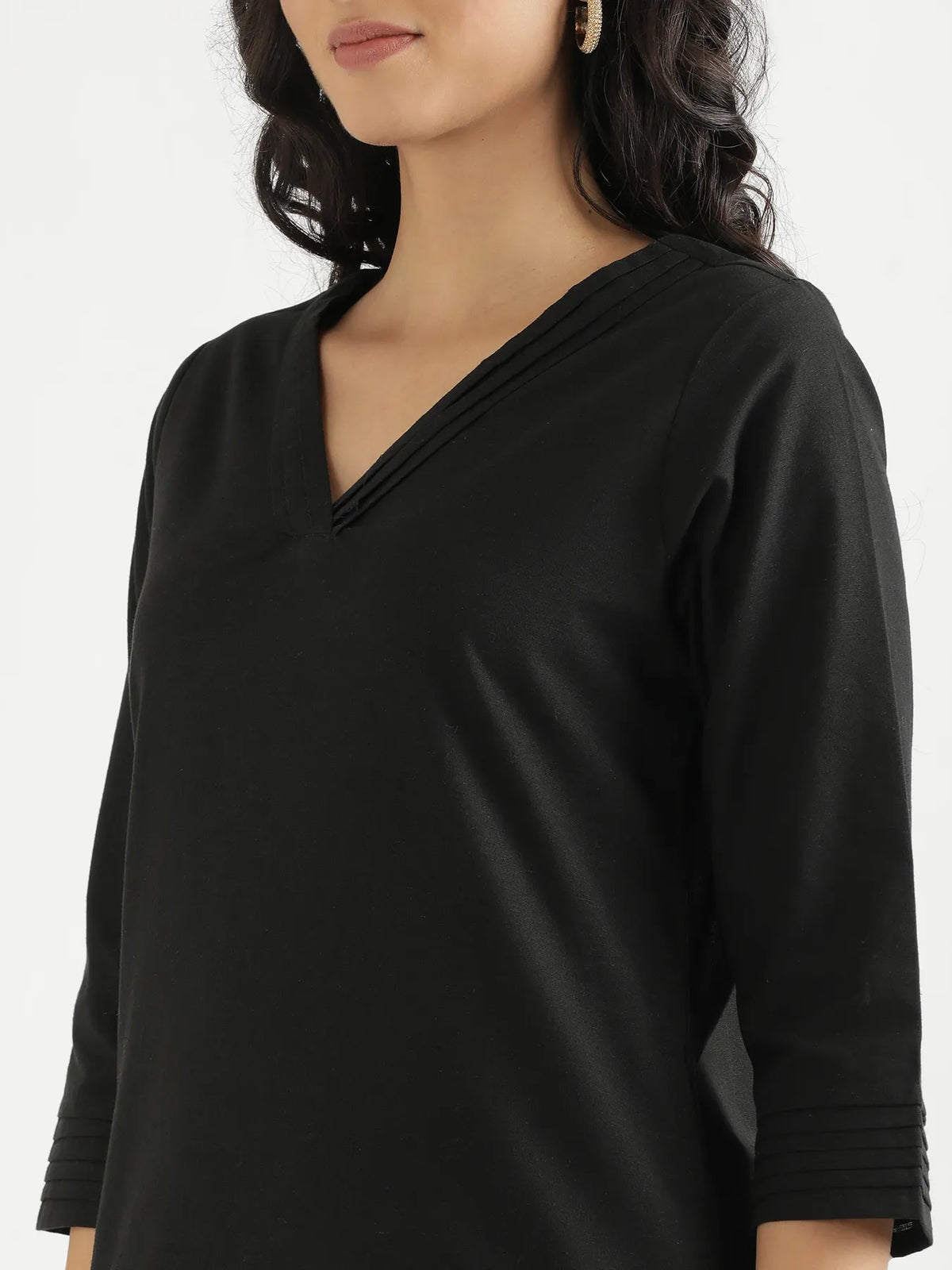 Women Black Airy Linen V-Neck Long Kurta