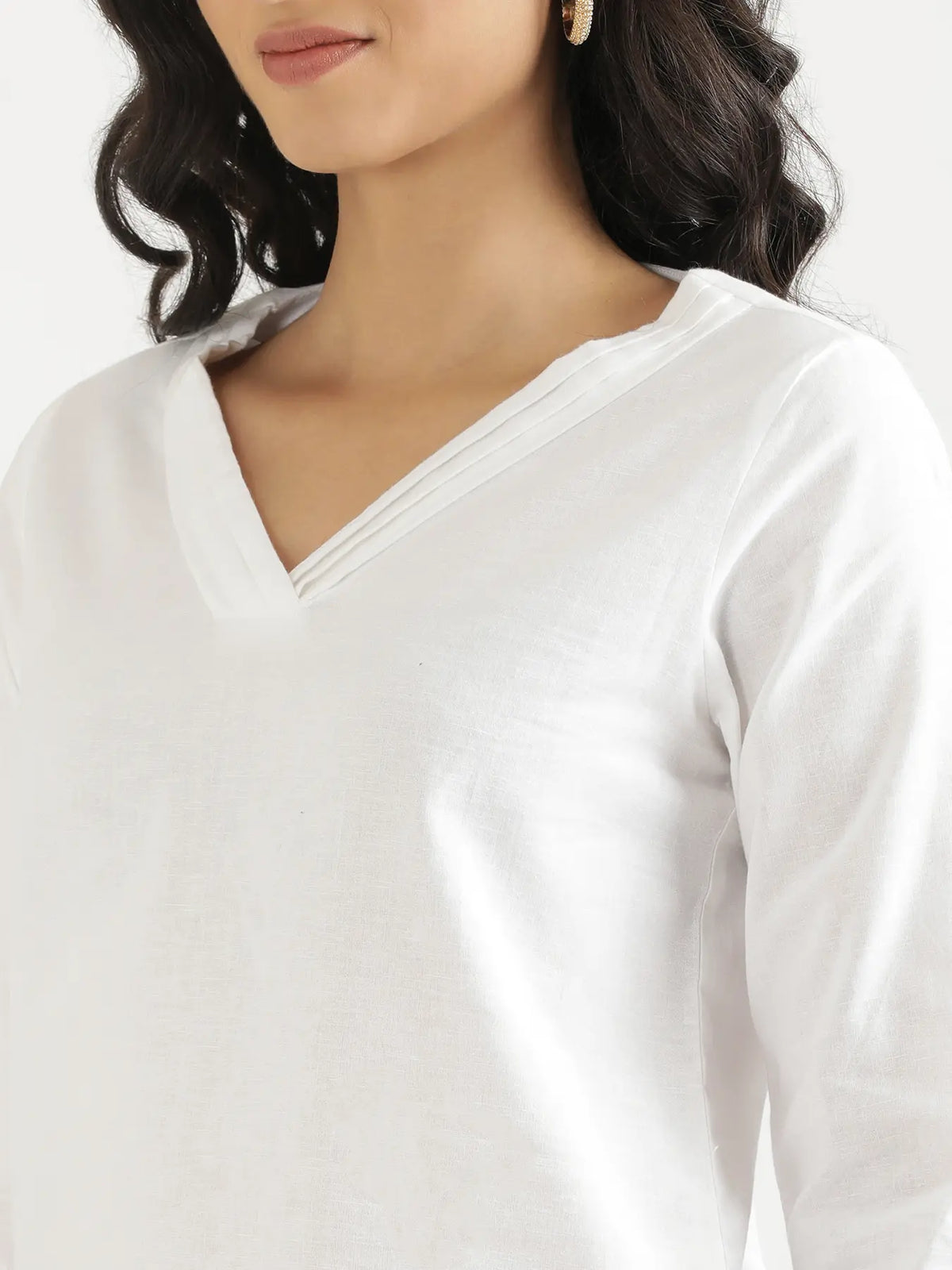 Women White Airy Linen V-Neck Short Kurta