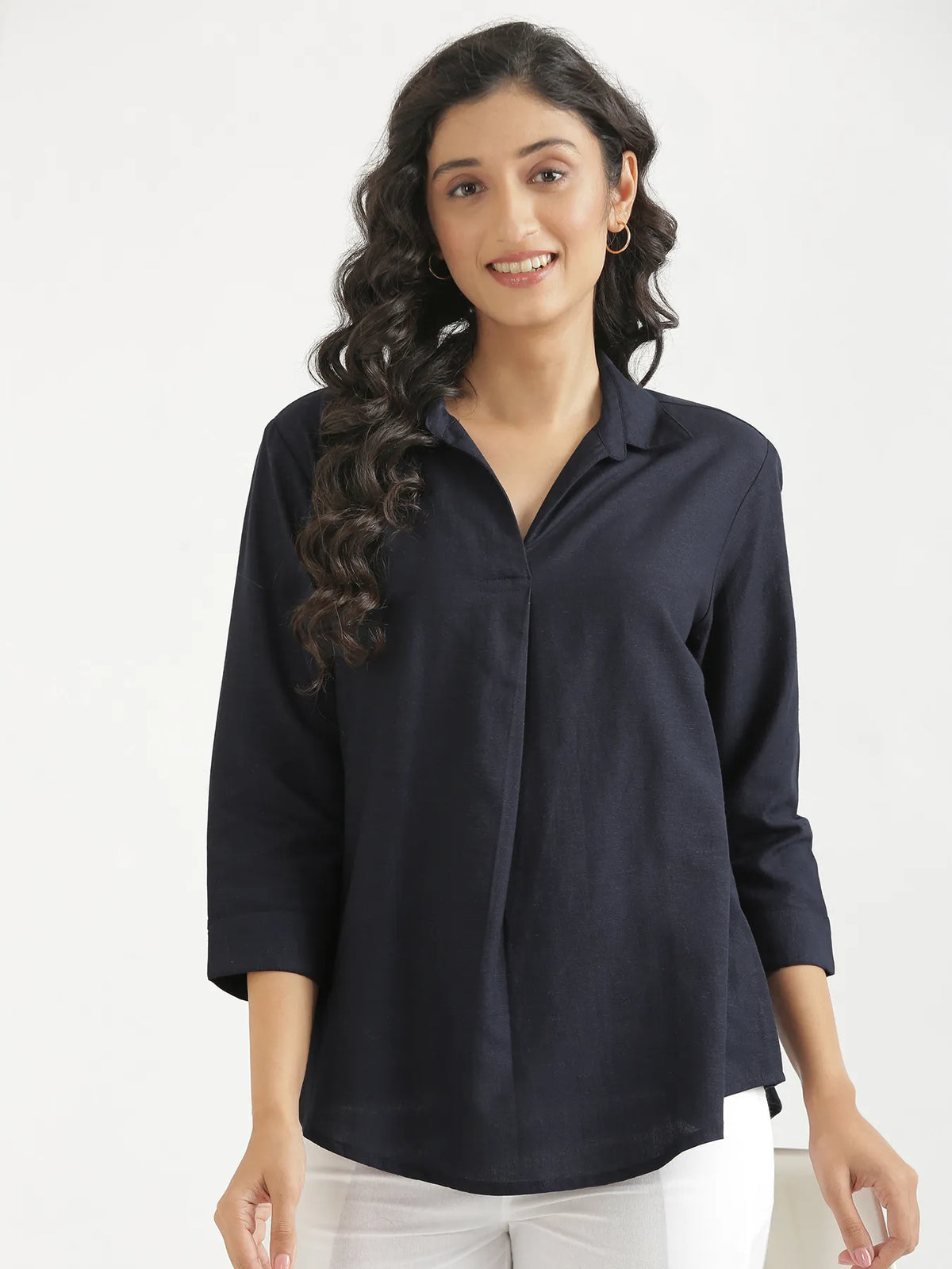 Women Navy Blue Flowy Linen Pleated Kurta