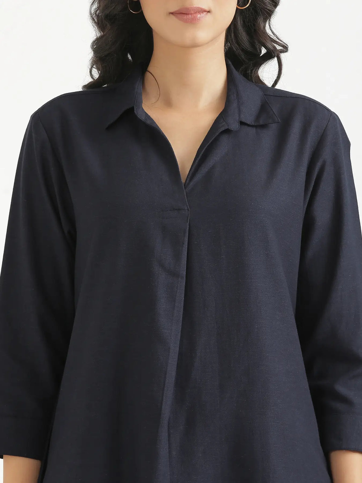 Women Navy Blue Flowy Linen Pleated Kurta