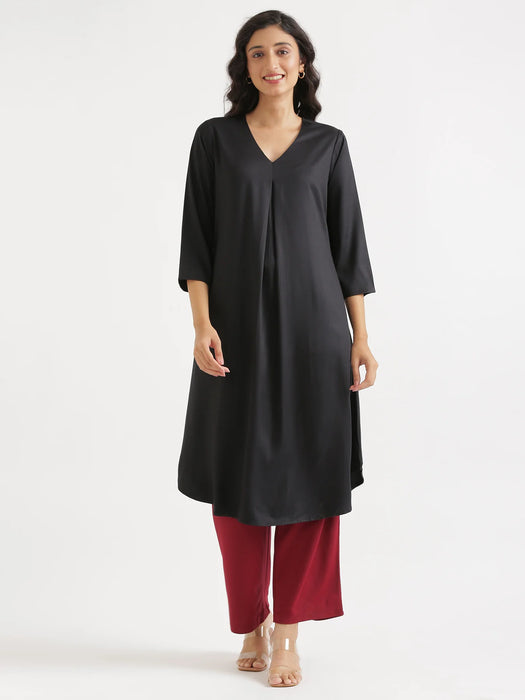 Women Black Flowy Pleated Kurta
