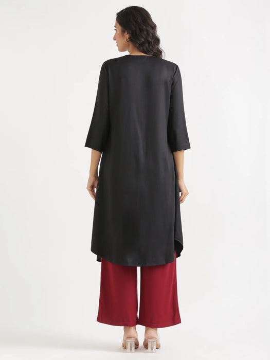 Women Black Flowy Pleated Kurta