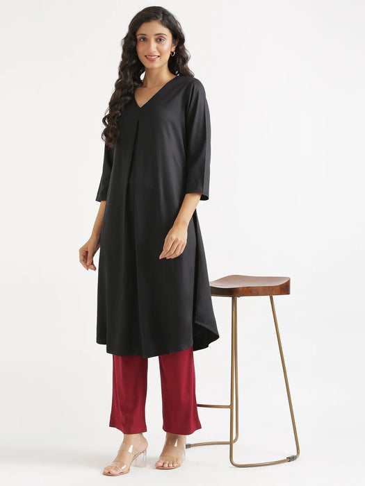 Women Black Flowy Pleated Kurta