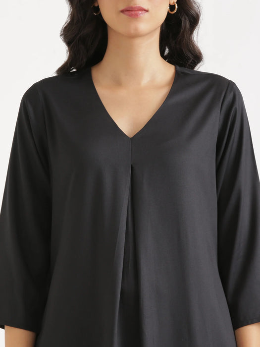 Women Black Flowy Pleated Kurta