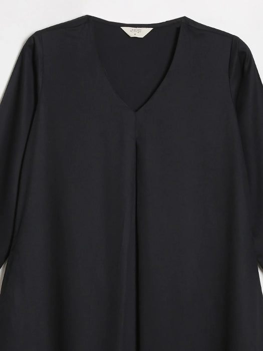 Women Black Flowy Pleated Kurta