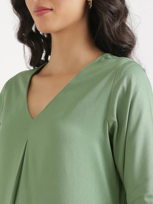 Women Jade Flowy Pleated Kurta