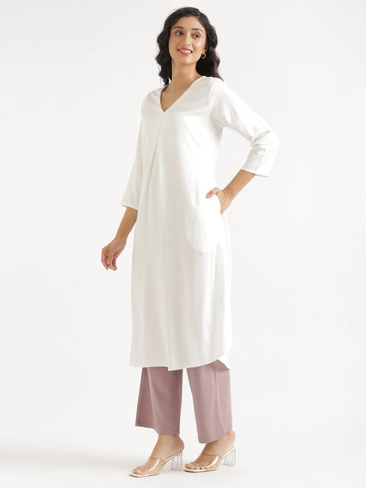 Women White Flowy Pleated Kurta