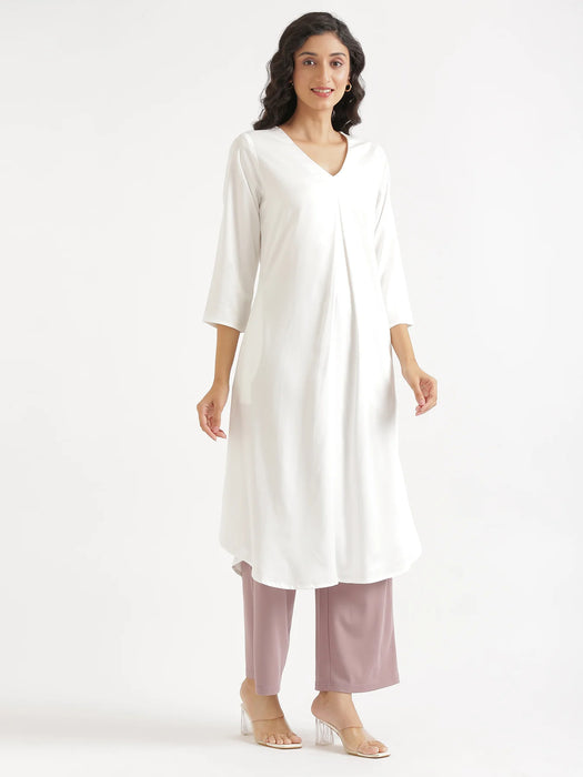 Women White Flowy Pleated Kurta