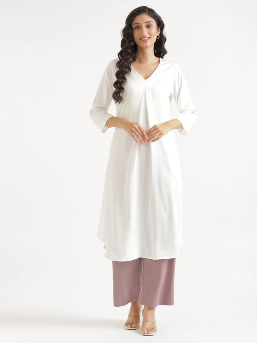 Women White Flowy Pleated Kurta
