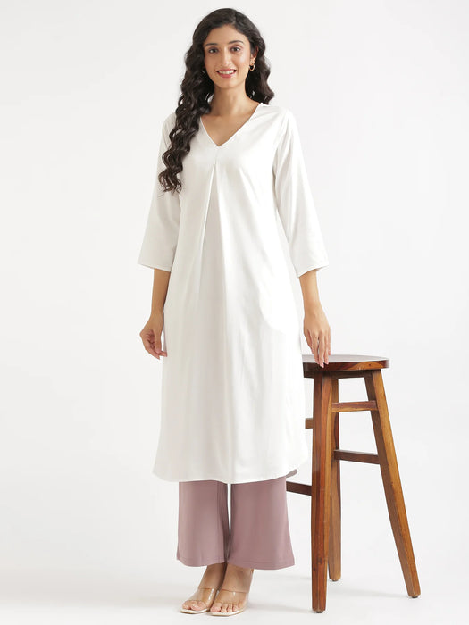 Women White Flowy Pleated Kurta