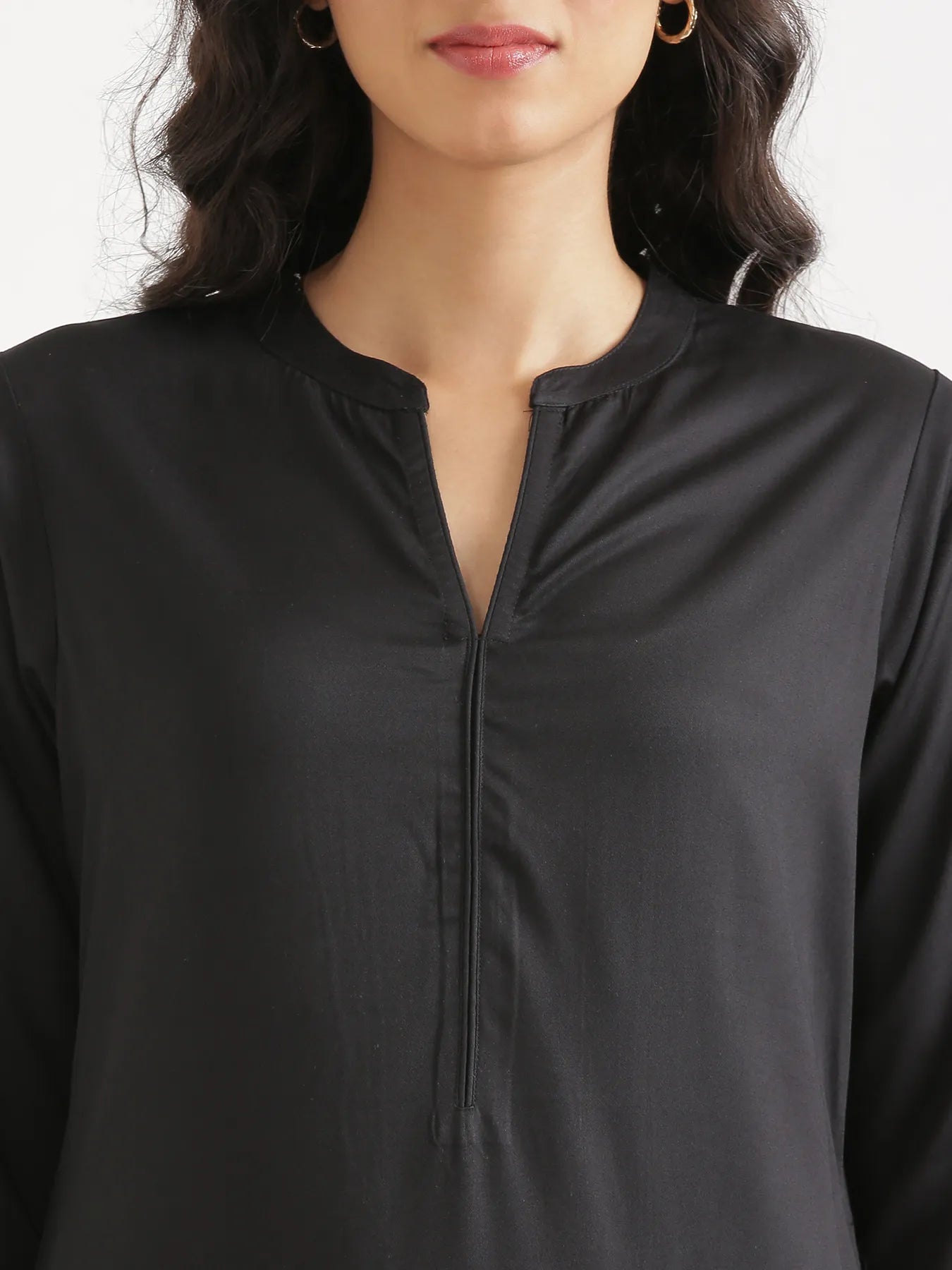 Women Black Flowy Straight Long Kurta
