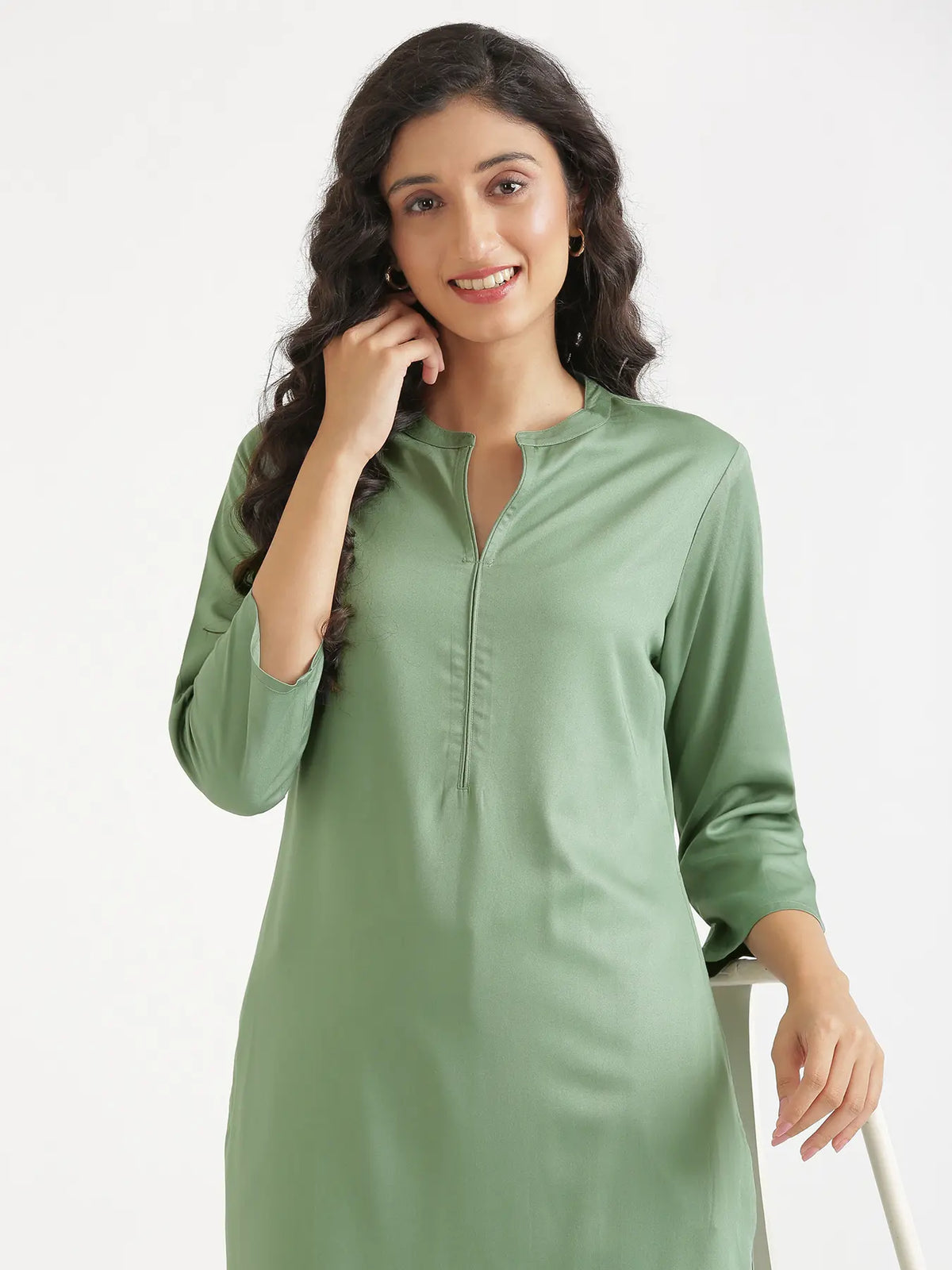 Women Jade Flowy Straight Long Kurta