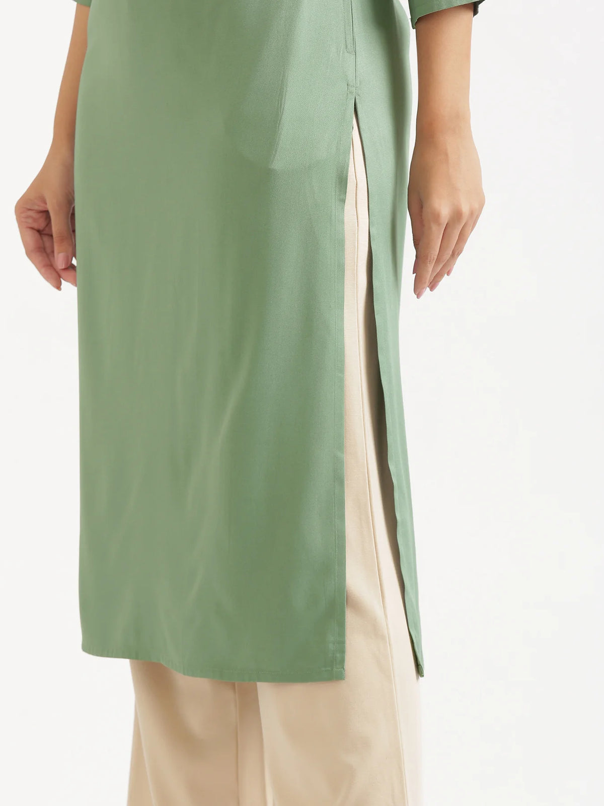 Women Jade Flowy Straight Long Kurta