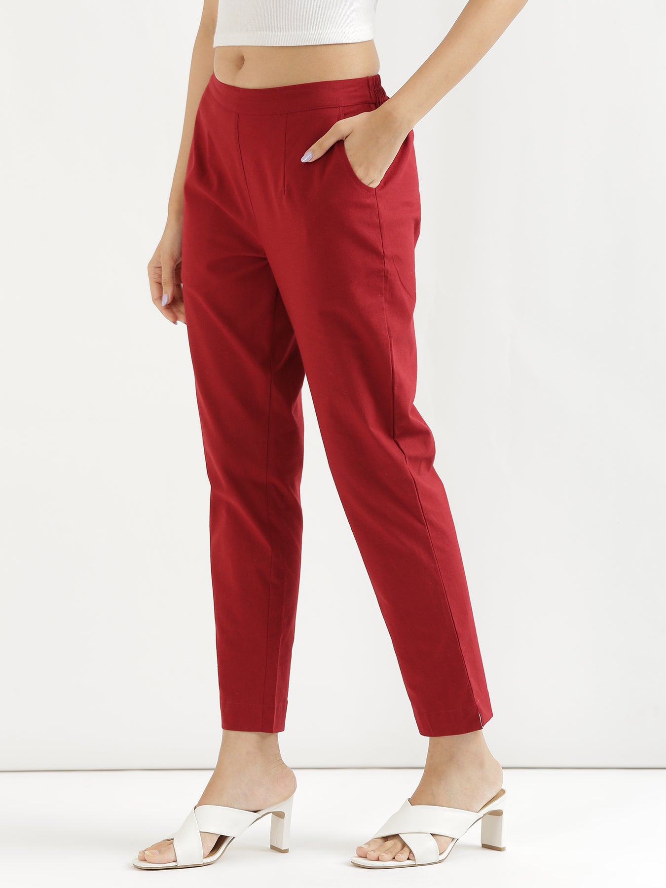 Burgundy cigarette pants with very chic pleats with luxury belt