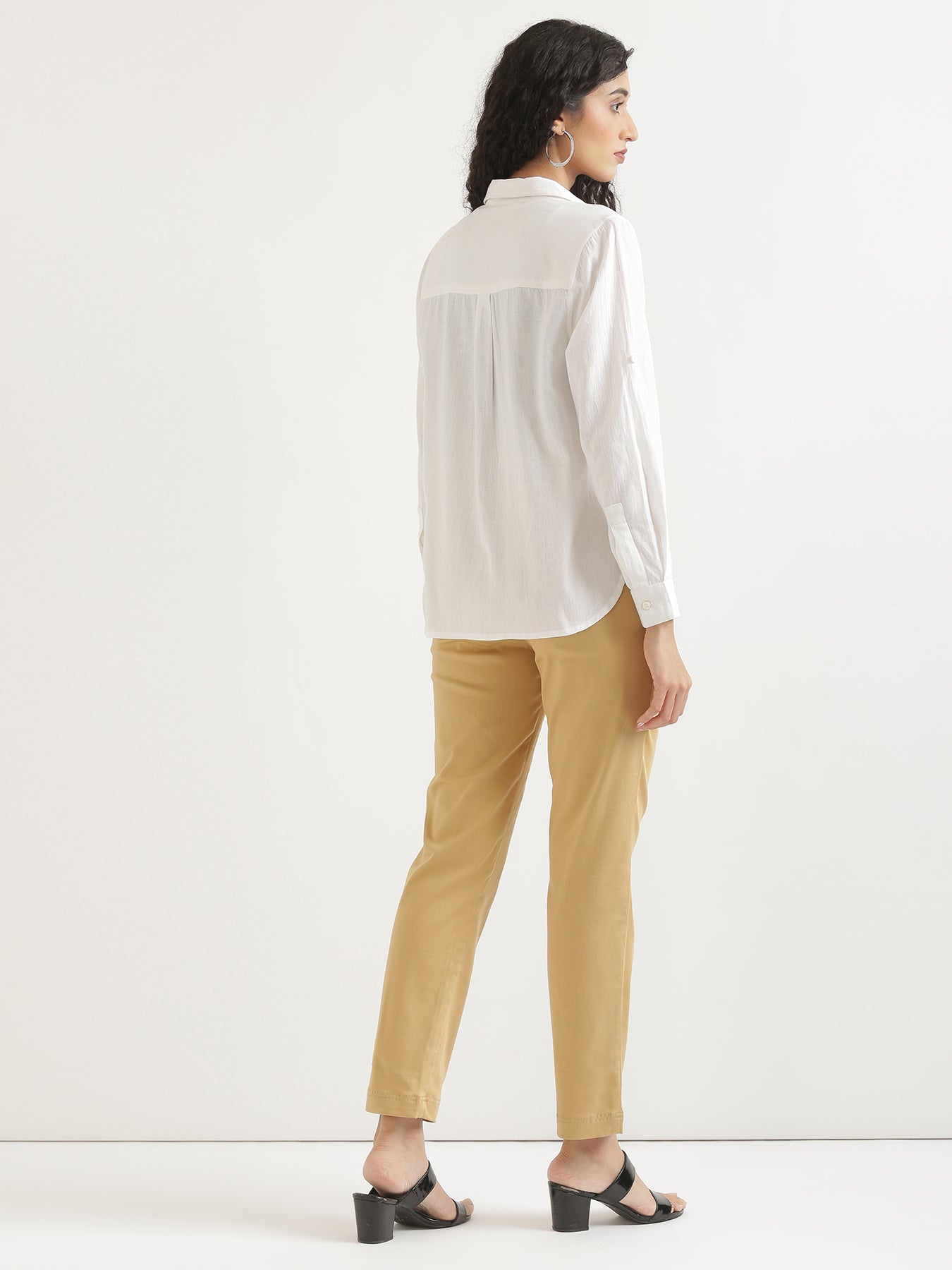 Irish linen trousers (241MH568P8529C00205) for Woman | Brunello Cucinelli